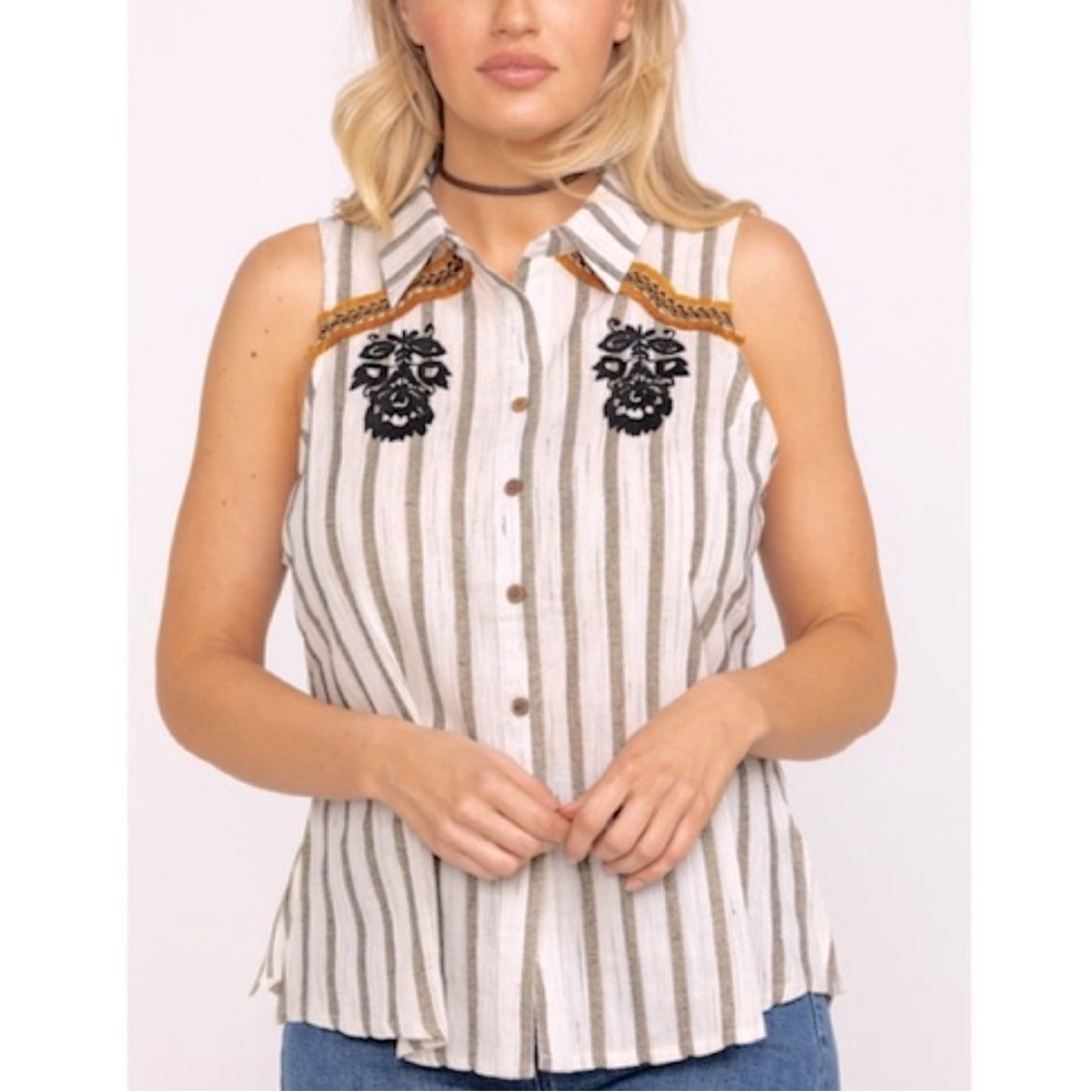 Shyanne Sleeveless Stripe Western Button Down Collared Blouse, Gold Accents XS